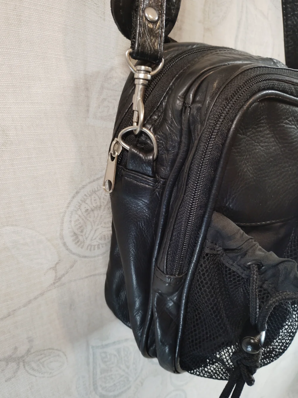 Wilson's Leather Men's Black Crossbody Messenger Bag - Compact Everyday Carry
